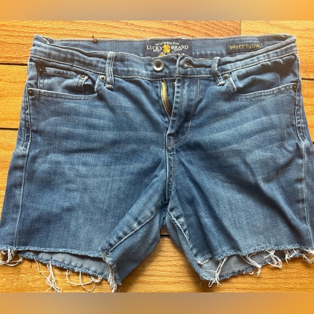 Women’s cut off Jean short.